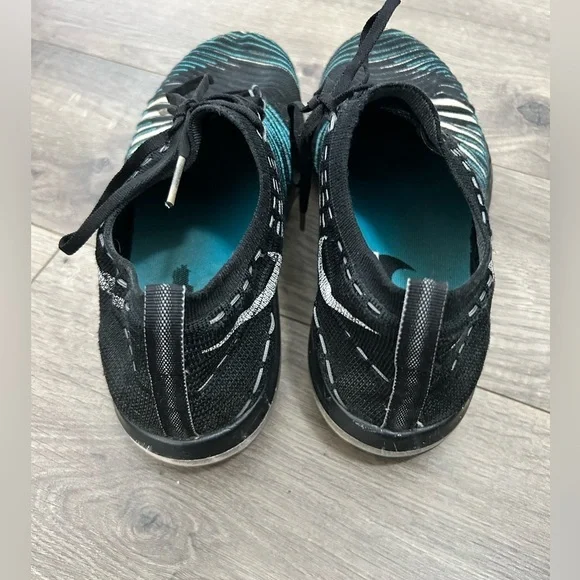 Women’s Nike Free Transform Flyknit Shoes - Picture 5 of 6